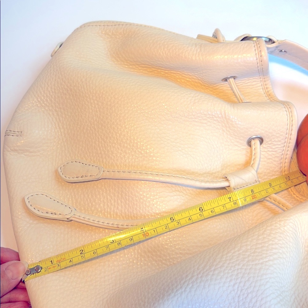Cole Hahn Pebbled Leather Drawstring Shoulder Bag - like new! - Beautiful! - Picture 7 of 8